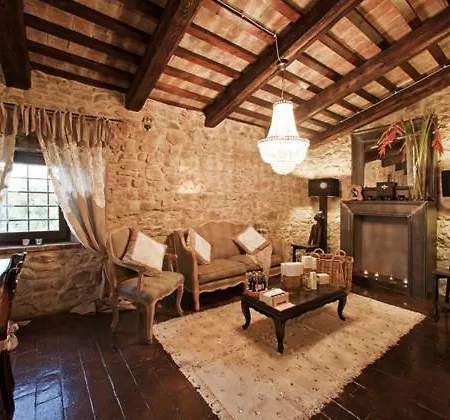 Casa de hóspedes Castello Di Albereto Trarivi